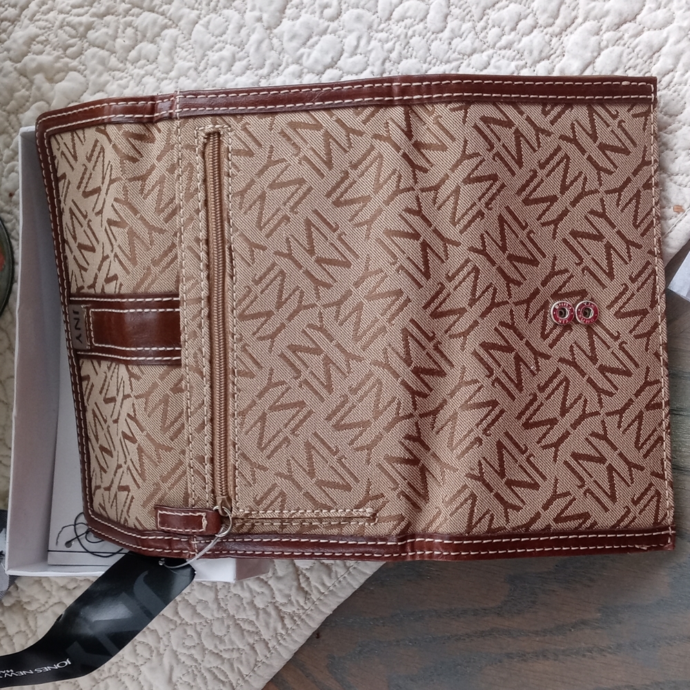 JONES NEW YORK WALLETT - Picture 5 of 6
